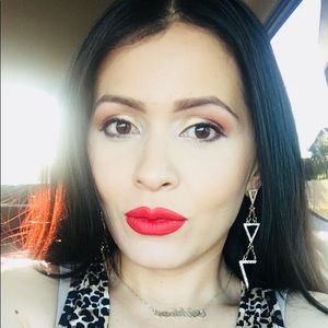 Meet your Posher, Adilene